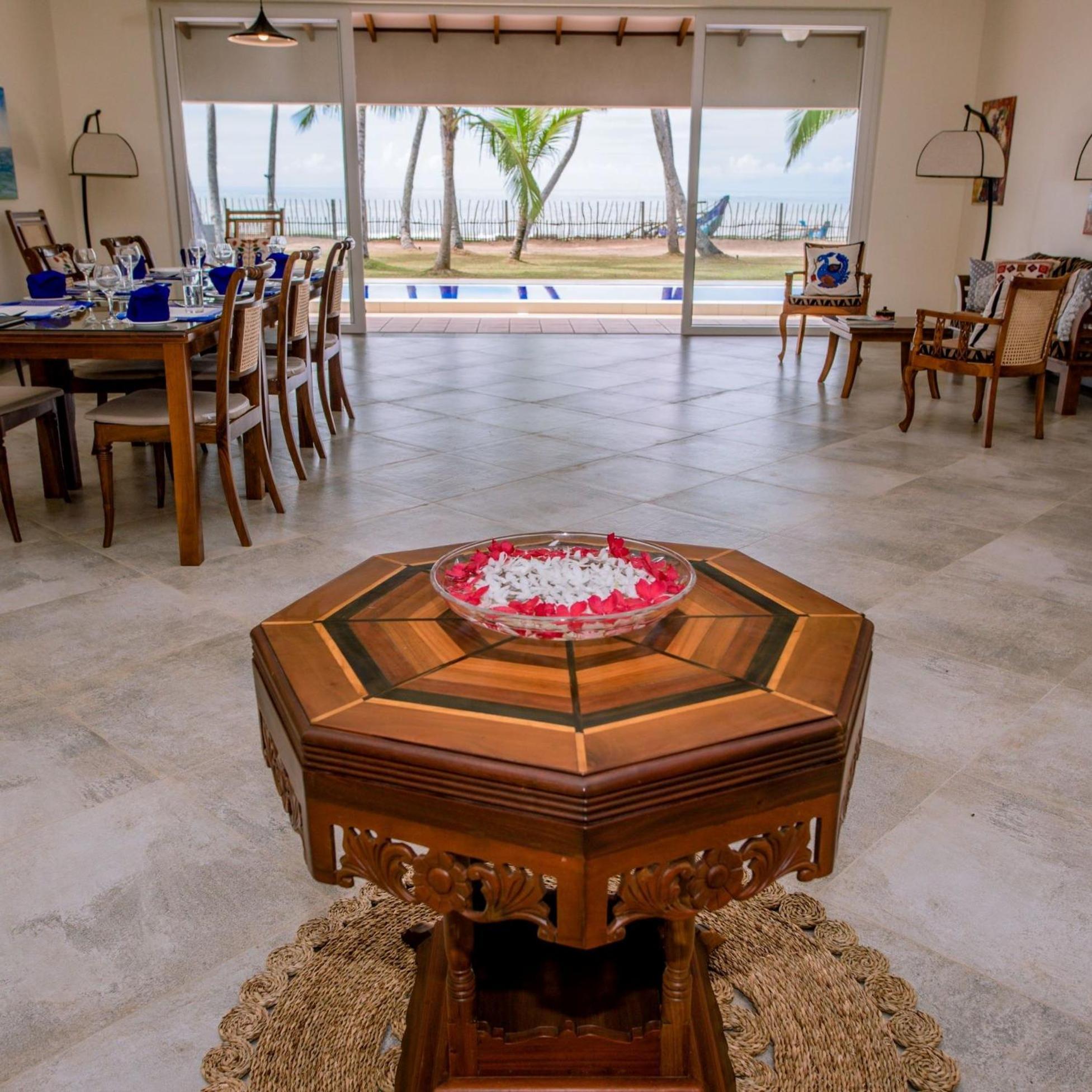 Arhimser Villa: Beachfront Bliss with Pool in Tangalle Exterior photo
