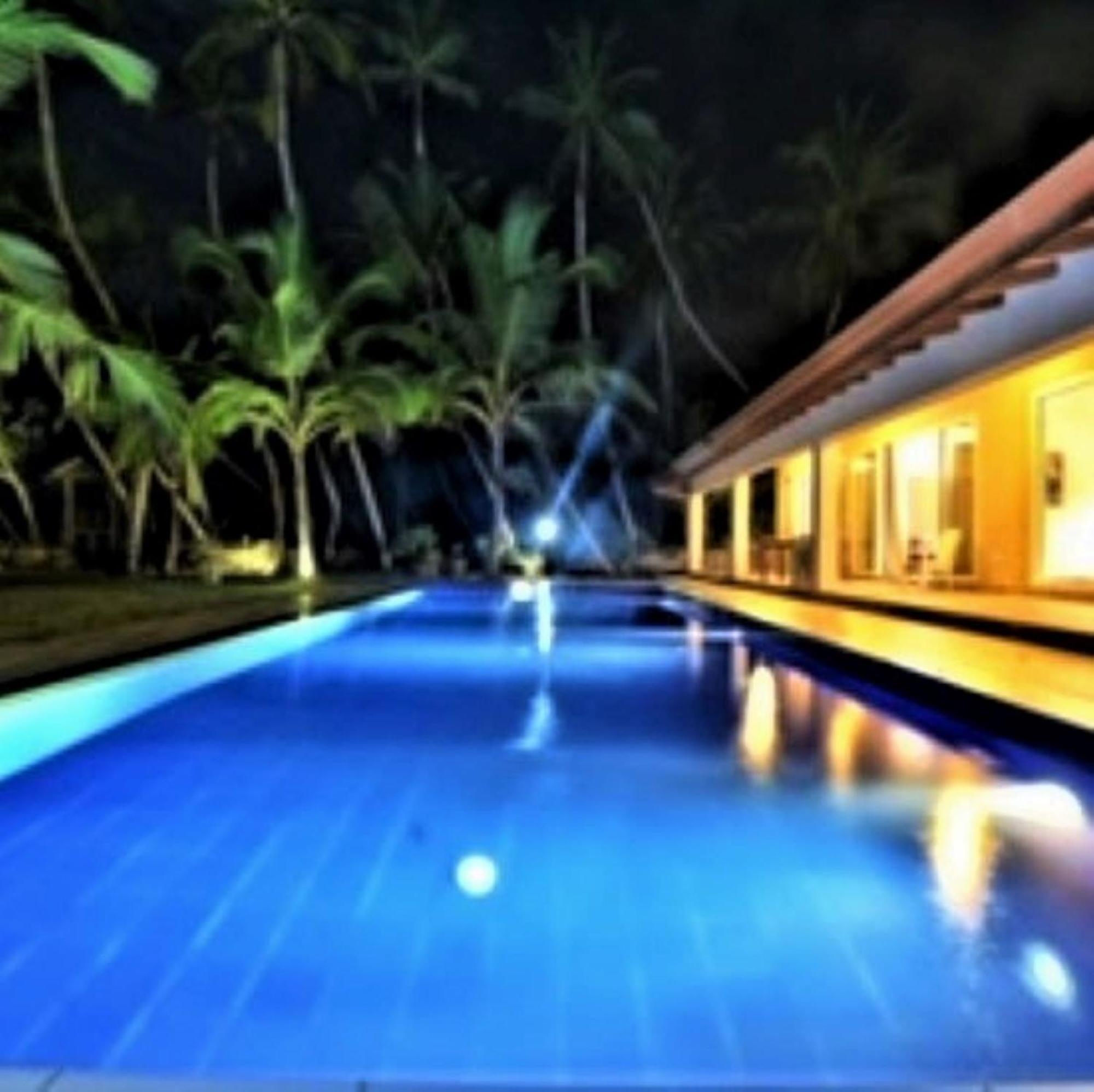 Arhimser Villa: Beachfront Bliss with Pool in Tangalle Exterior photo