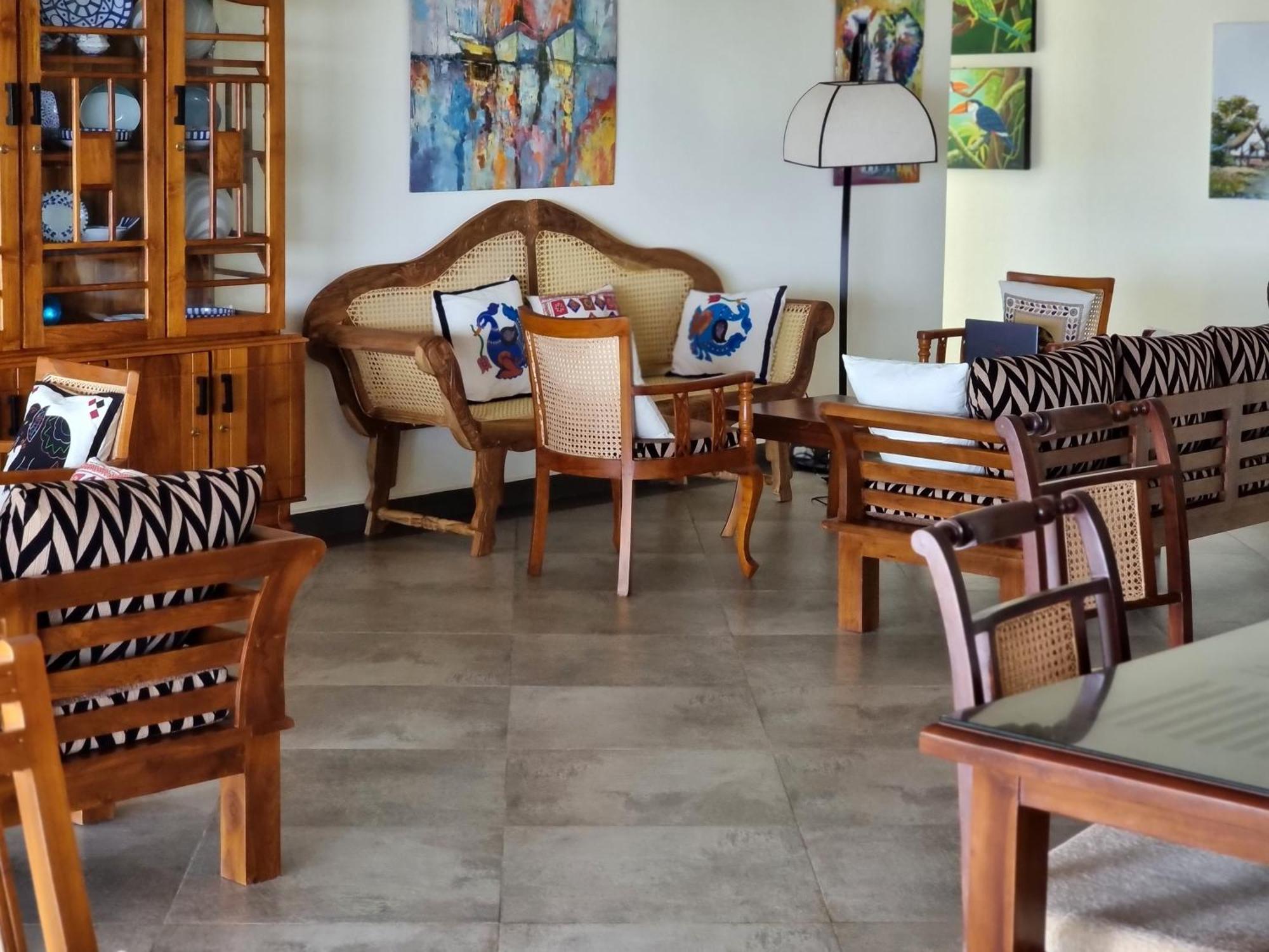 Arhimser Villa: Beachfront Bliss with Pool in Tangalle Exterior photo