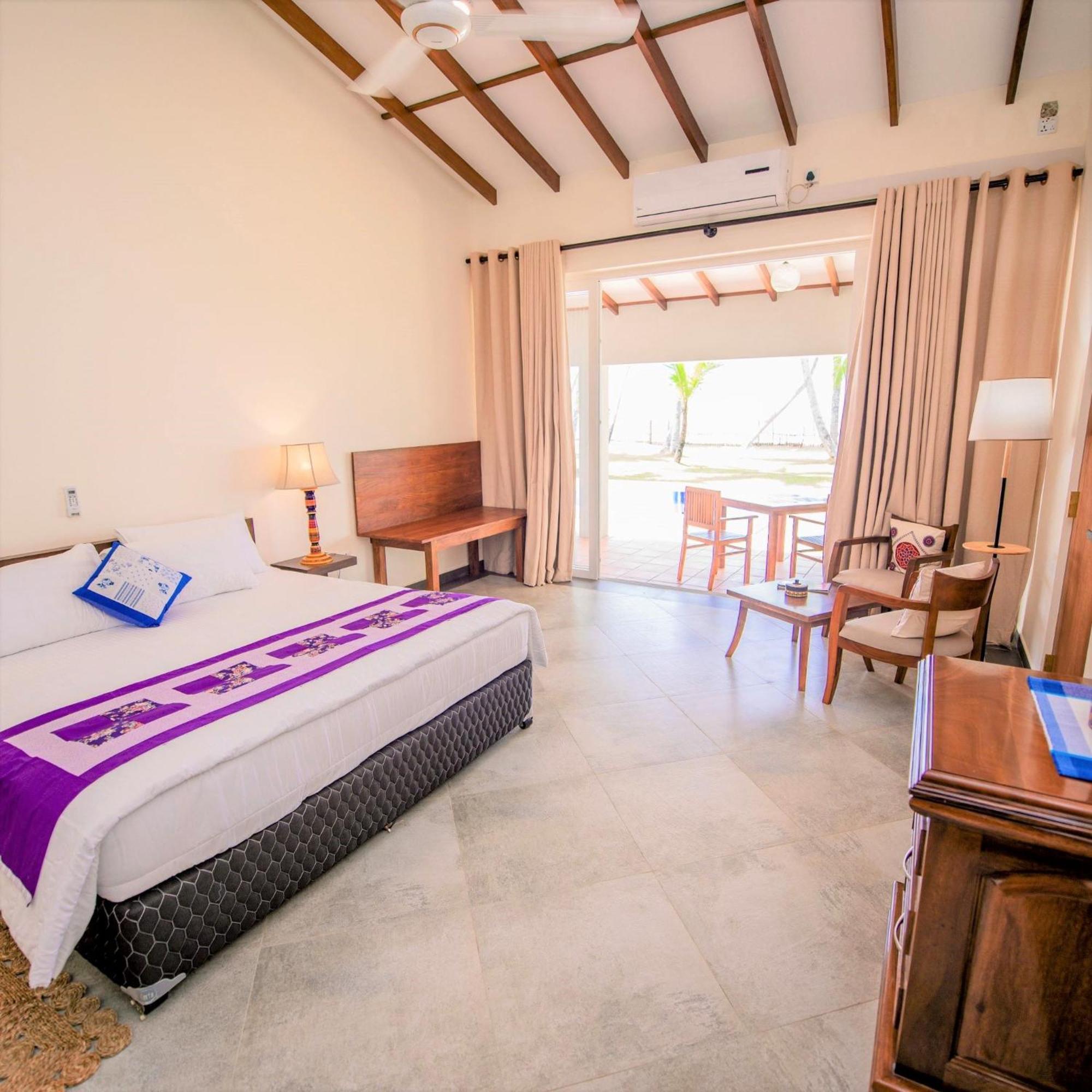 Arhimser Villa: Beachfront Bliss with Pool in Tangalle Exterior photo