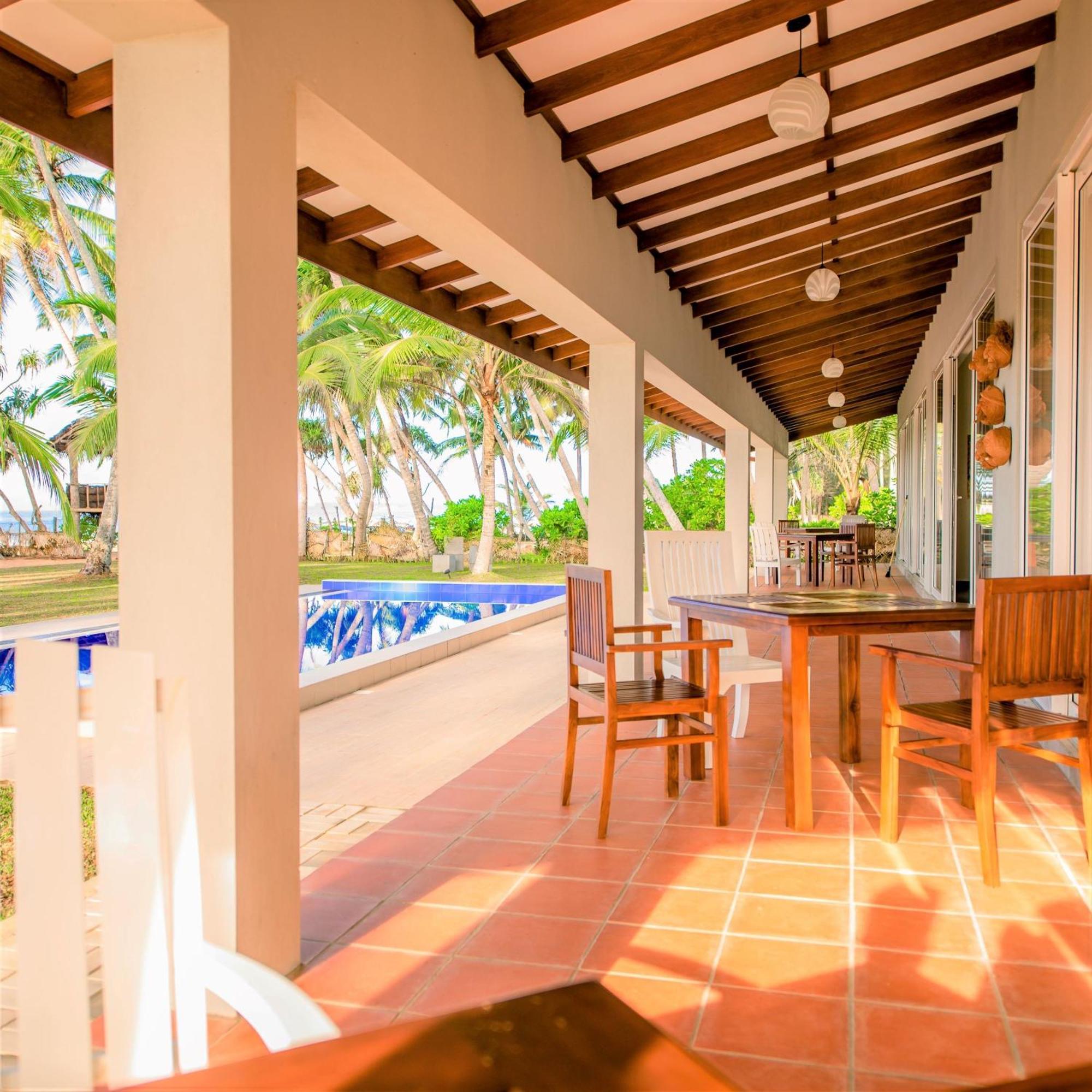 Arhimser Villa: Beachfront Bliss with Pool in Tangalle Exterior photo