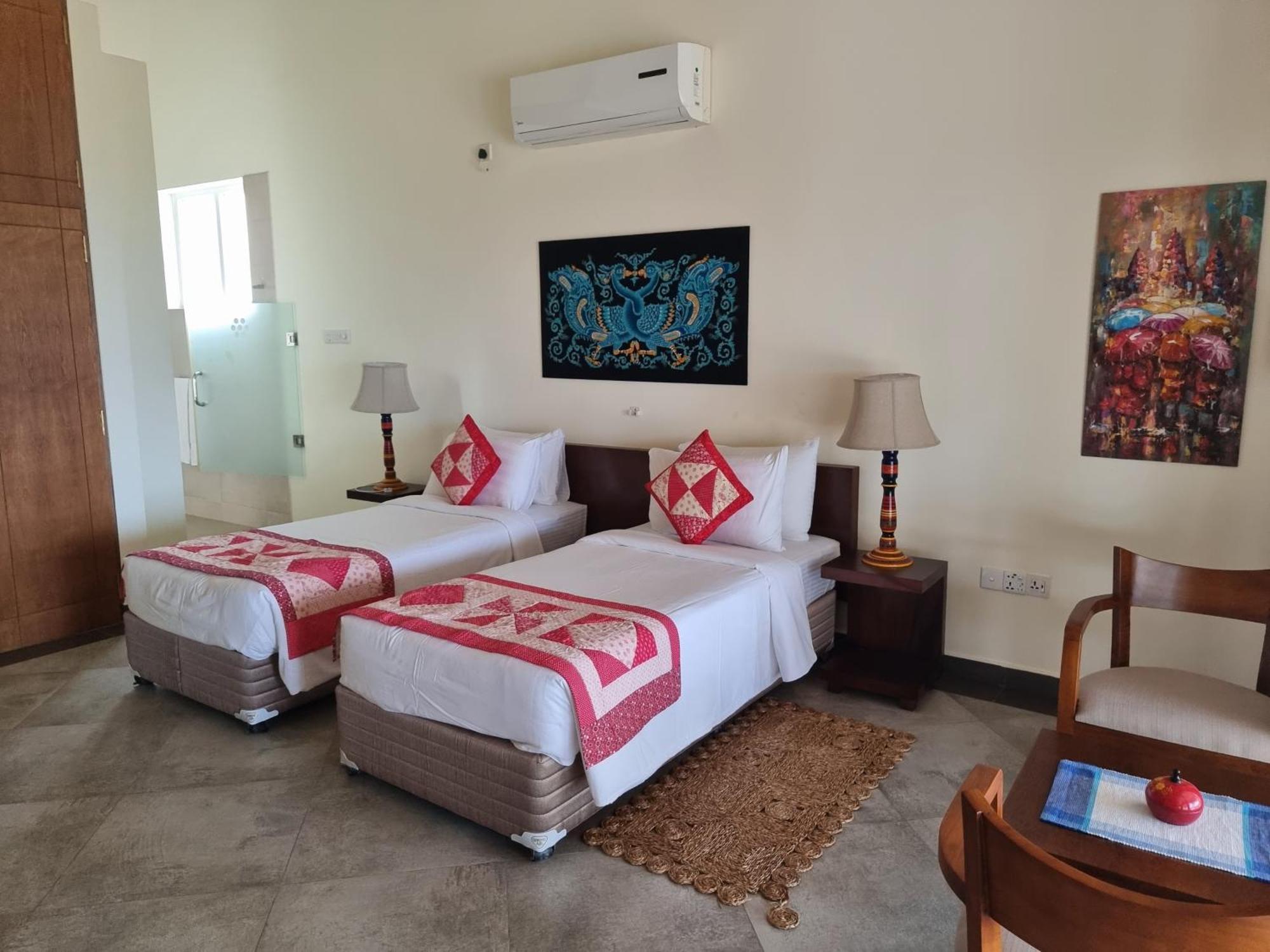 Arhimser Villa: Beachfront Bliss with Pool in Tangalle Exterior photo