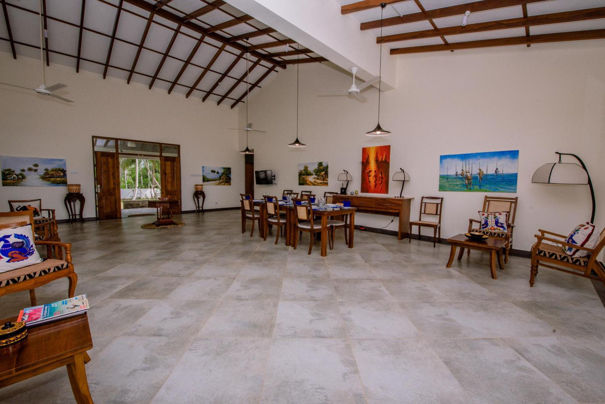 Arhimser Villa: Beachfront Bliss with Pool in Tangalle Exterior photo