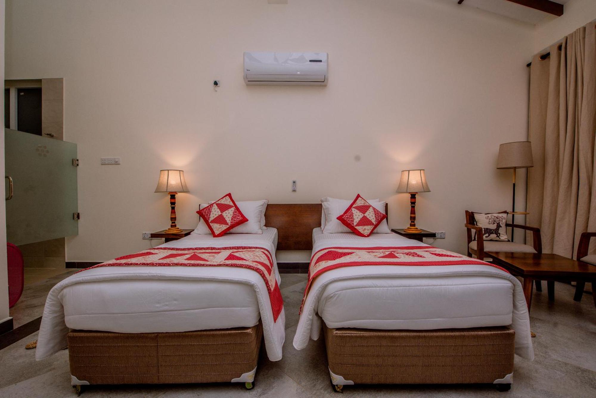 Arhimser Villa: Beachfront Bliss with Pool in Tangalle Exterior photo