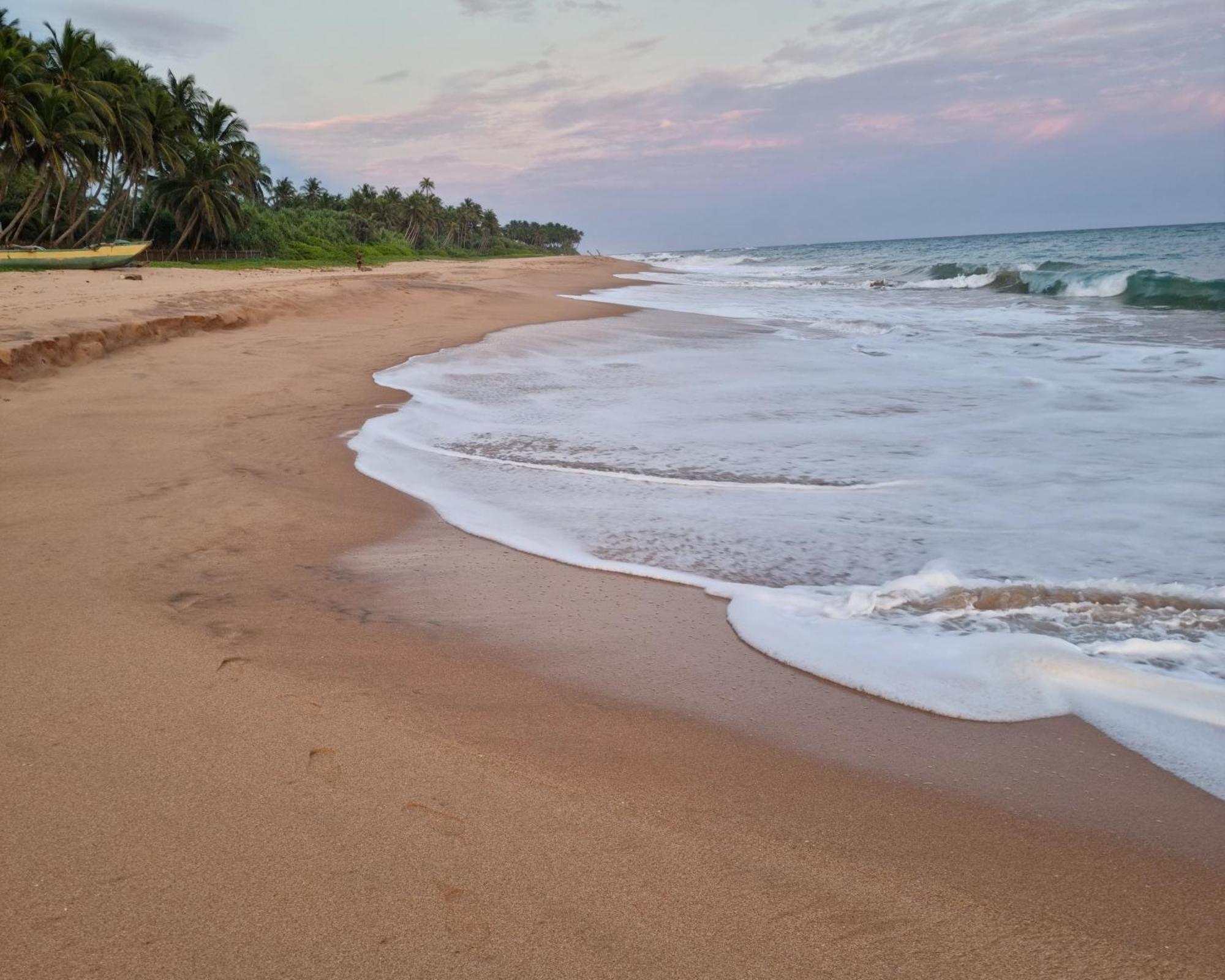 Arhimser Villa: Beachfront Bliss with Pool in Tangalle Exterior photo