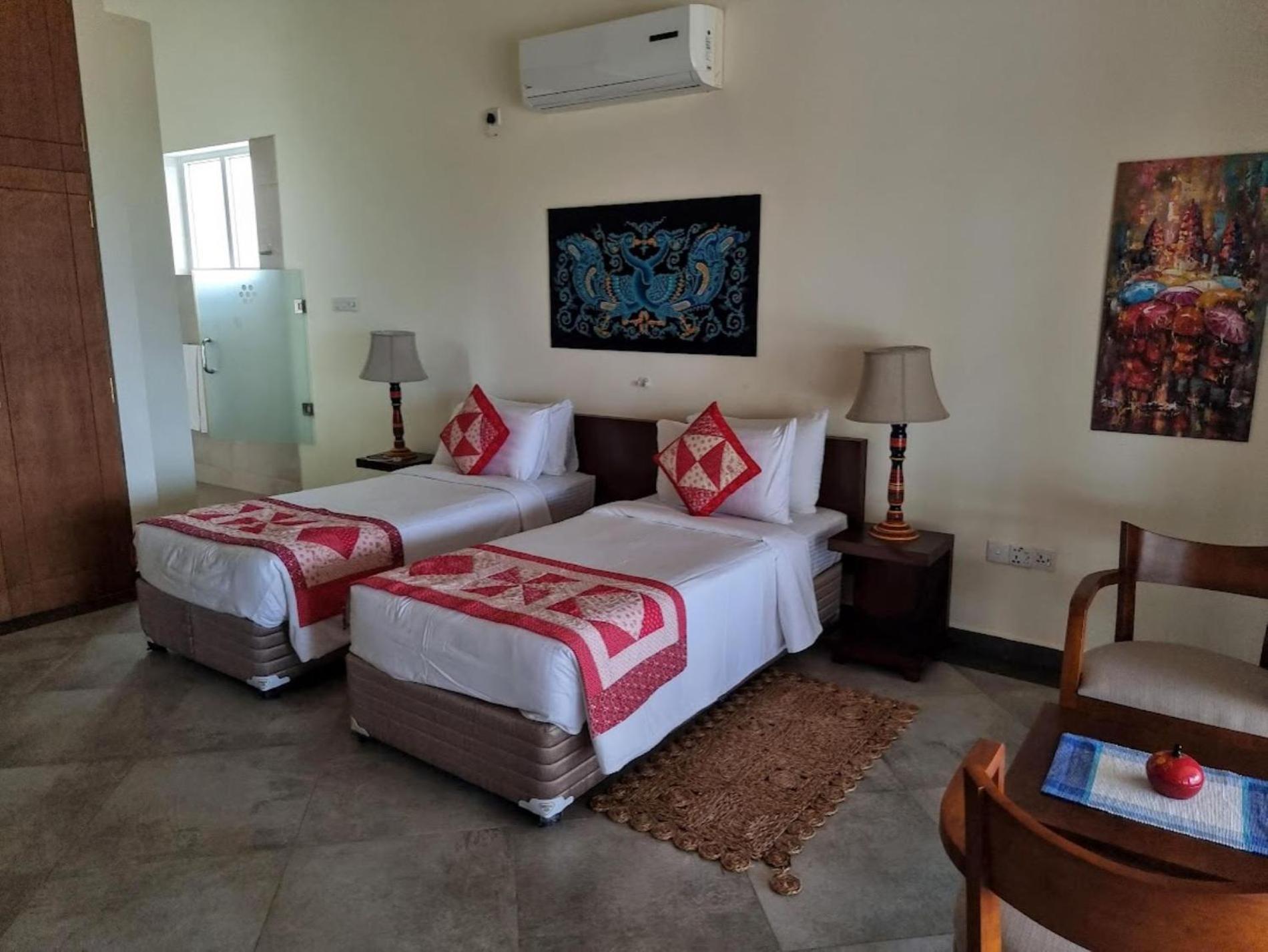Arhimser Villa: Beachfront Bliss with Pool in Tangalle Exterior photo